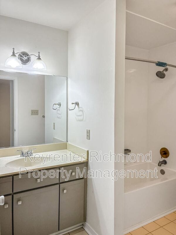 Building Photo - 10007 Bellona Ct