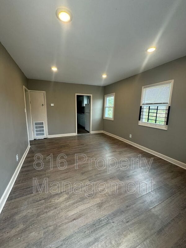 Building Photo - 1817 E 82nd St