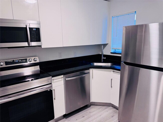 Building Photo - 2660 W 76th St