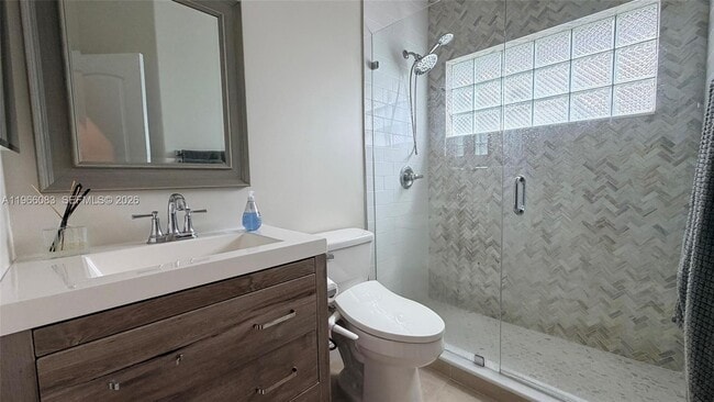 Building Photo - 582 Spinnaker