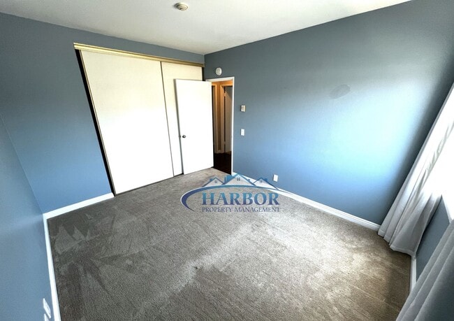 Building Photo - Charming 2-Bed 2-Bath with Private Deck & ...