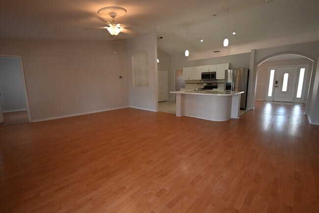 Building Photo - 136 SE 19th Ln