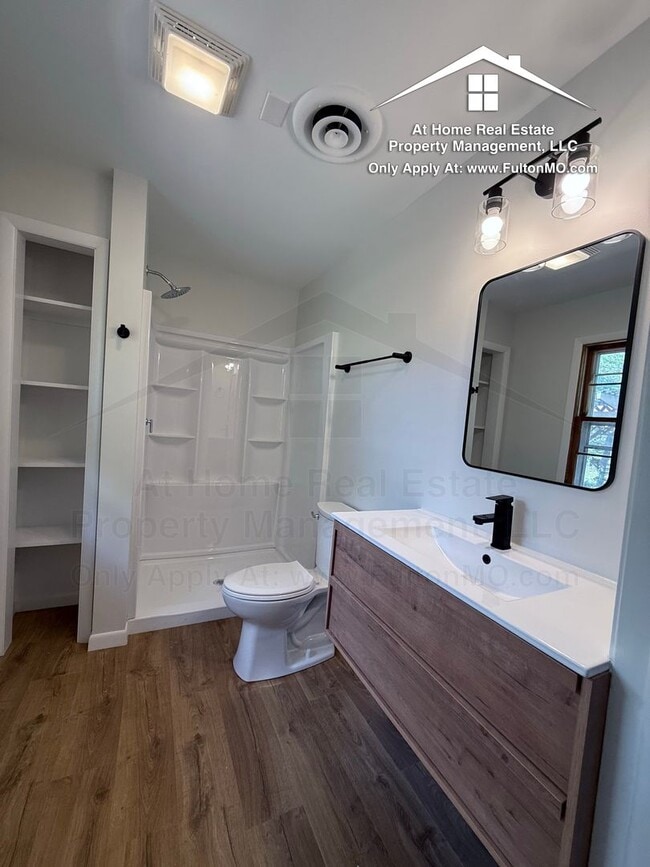 Building Photo - 511 Kleewood Dr