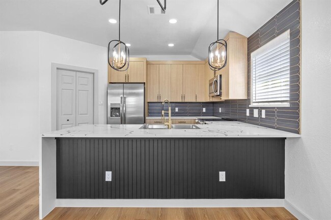 Building Photo - 2303 Thomas St