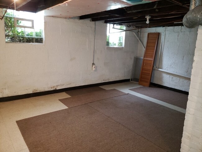 Building Photo - 3150 Phillips Ave
