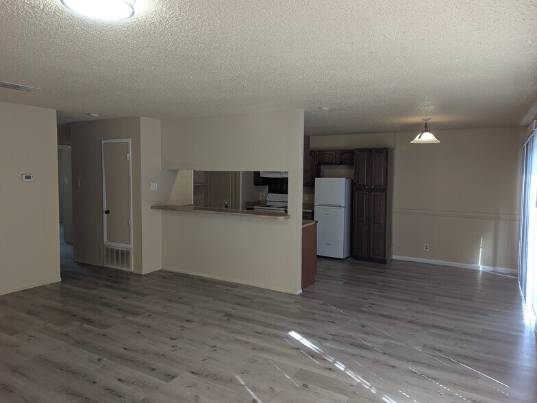Building Photo - 1322 Bayou Dr