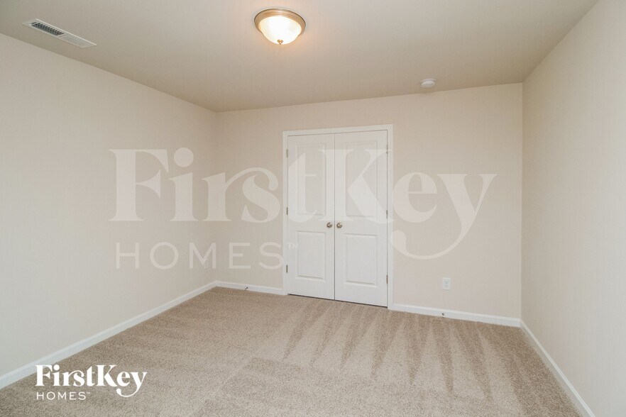 Building Photo - 2080 Cypress Village Dr NW