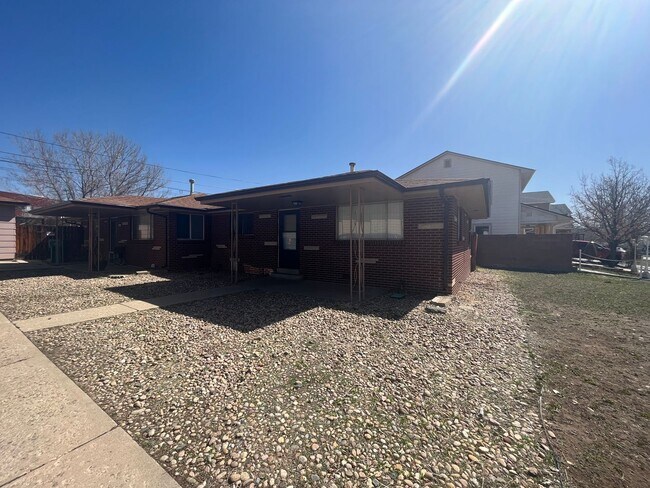 Building Photo - Charming Two Bedroom in Lakewood-Updated, ...