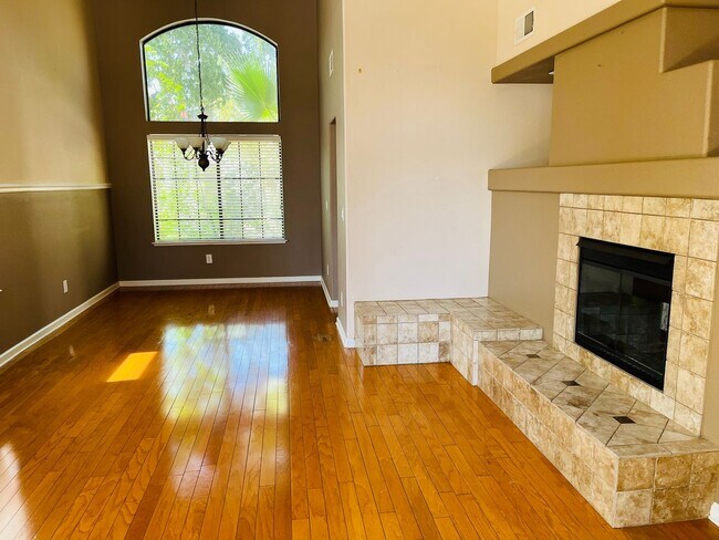 Building Photo - Gorgeous Two Story