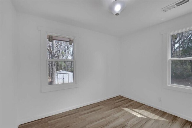 Building Photo - 2030 Euclid St