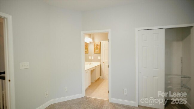 Building Photo - 12325 Summer Breeze Ct