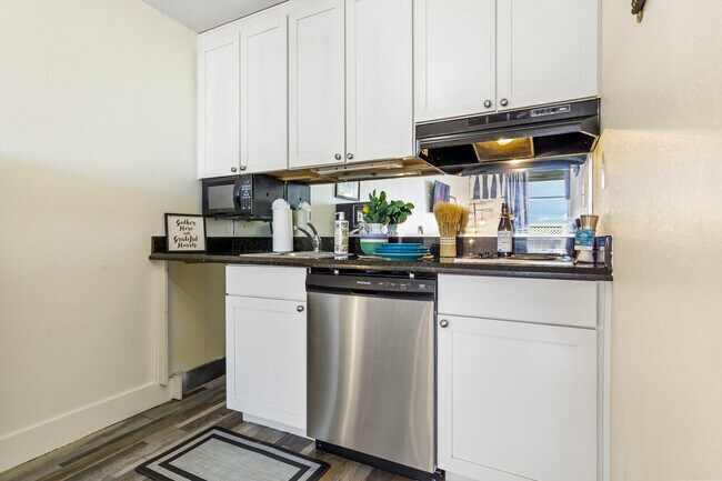 Building Photo - 611 Destiny Dr