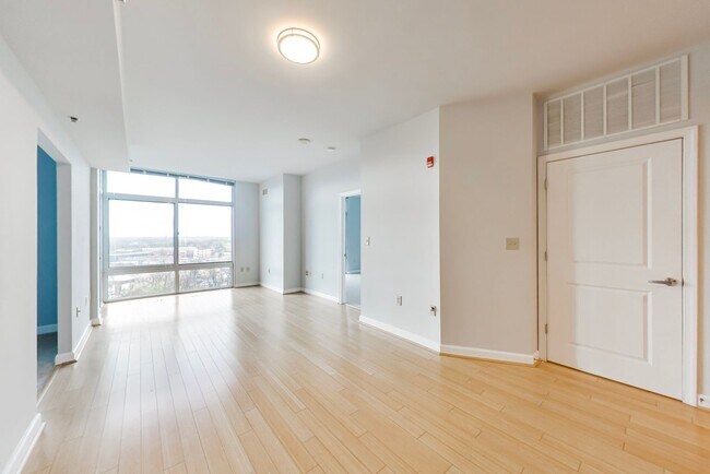 Building Photo - AMAZING LOCATION! This stunning 1 bedroom with DEN & 1.5bath