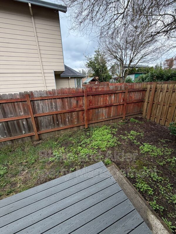 Building Photo - 13637 SE Center St