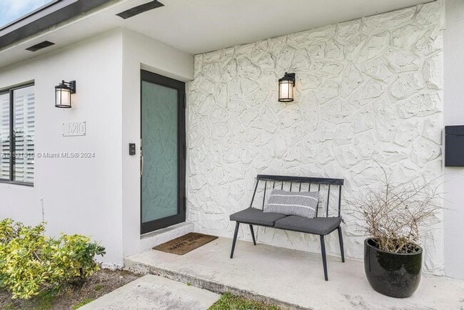 Building Photo - 5210 SW 128th Ct