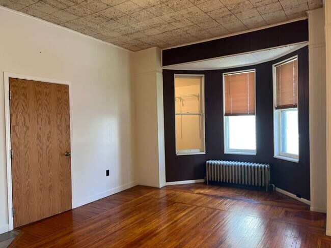 Building Photo - 2526 Broad Ave