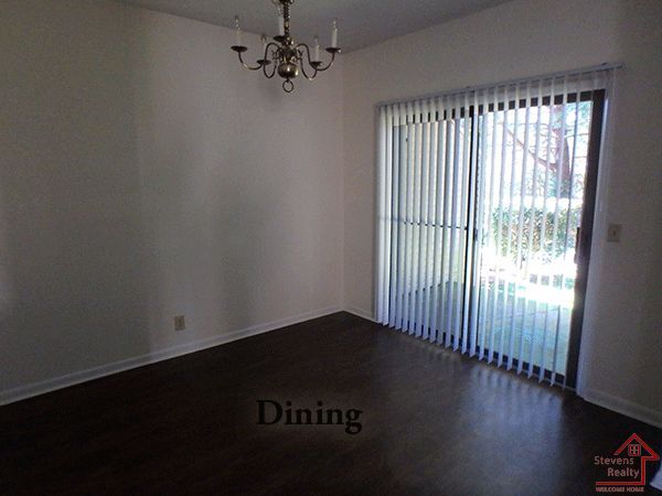 Building Photo - 409 Oriole Dr