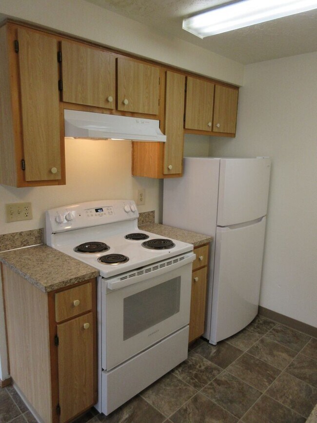 Building Photo - Quiet Two Bedroom Apartment in Keizer
