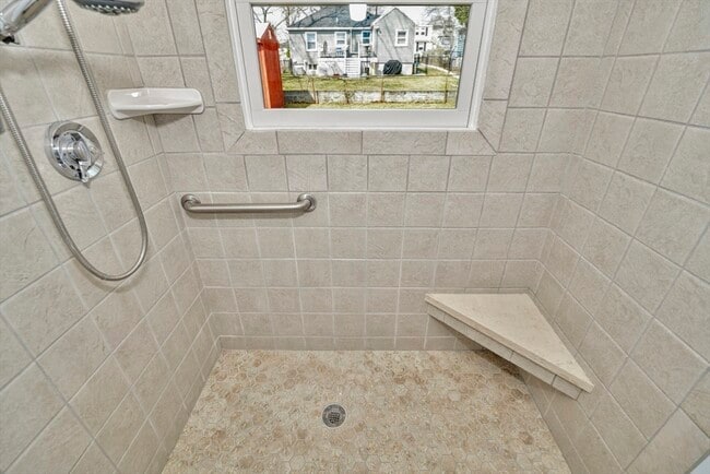 Building Photo - 38 Grassmere Rd