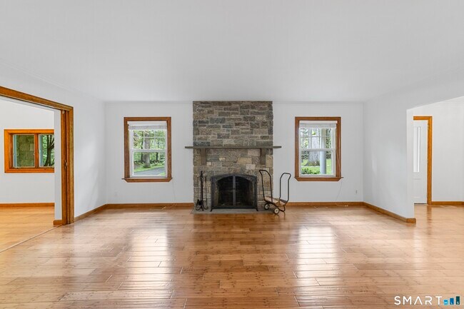 Building Photo - 190 E Rocks Rd