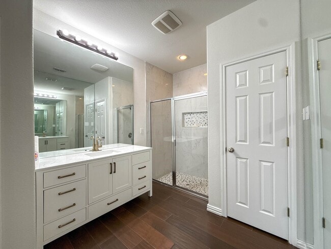 Building Photo - 3128 Rosco Dr