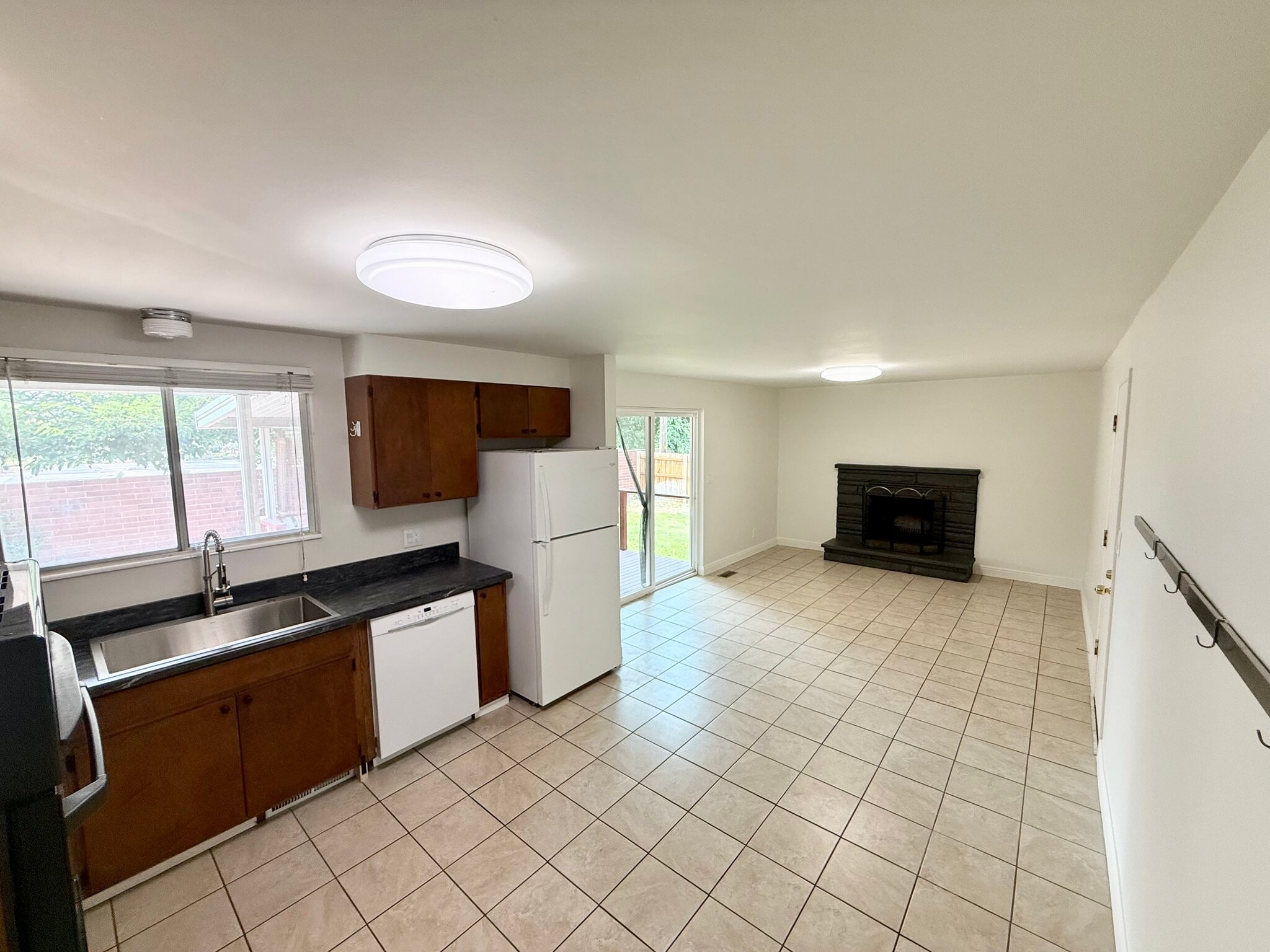 Building Photo - 6884 Bellavista Dr