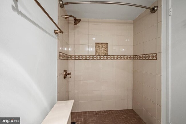 Building Photo - 307 Yoakum Pkwy