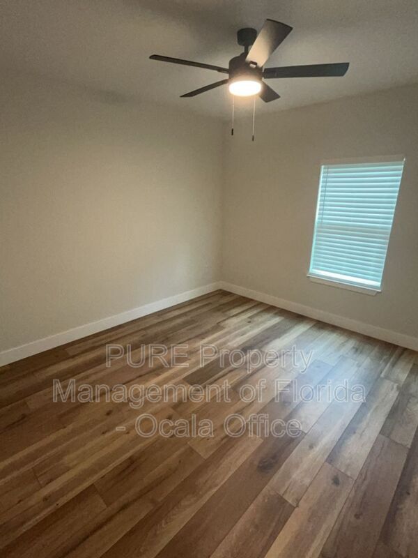 Building Photo - 2635 NE 37th Place Rd