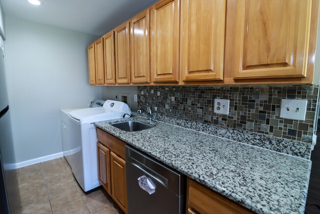 Building Photo - 9240 Bridle Path Ln