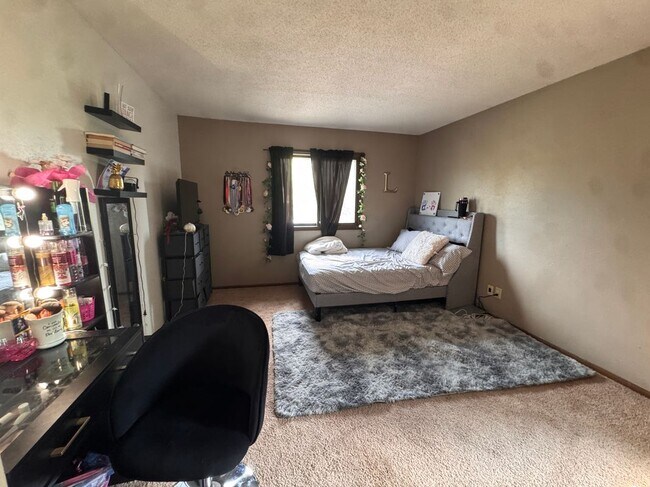 Building Photo - 1097 Regency Dr