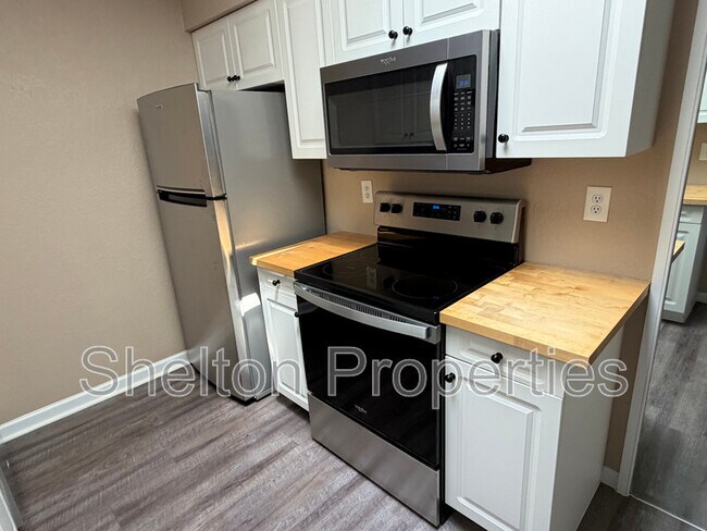 Building Photo - 501 W Tonopah Dr