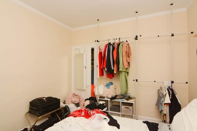 Building Photo - 4400 N Racine Ave