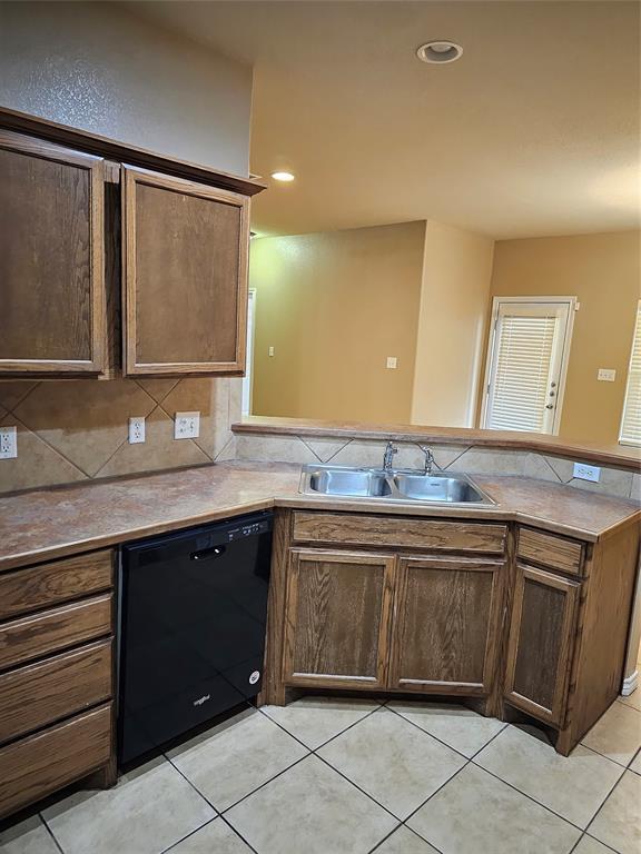 Building Photo - 2106 Red Fox Rd
