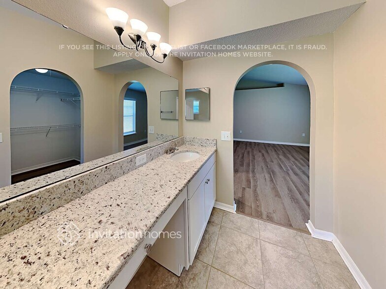 Building Photo - 510 Snail Kite Ave