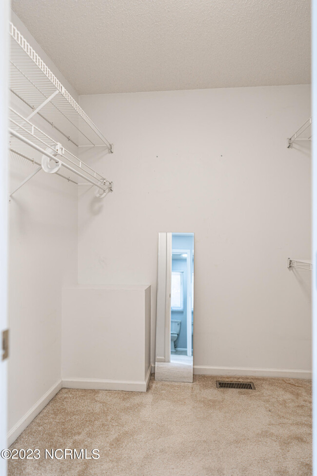 Building Photo - 4 Harness Pl