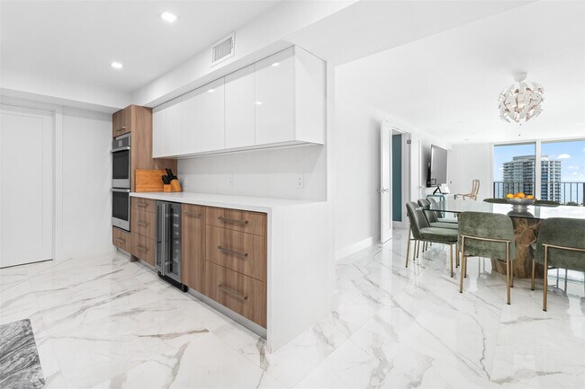 Building Photo - 777 Bayshore Dr