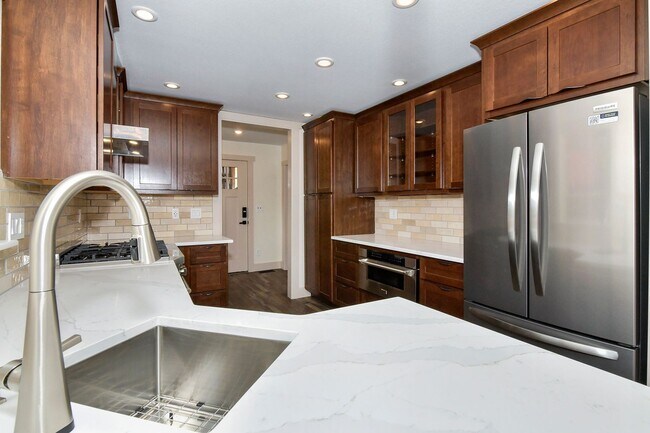 Building Photo - Redstone Cabin featuring Luxury, Convenien...