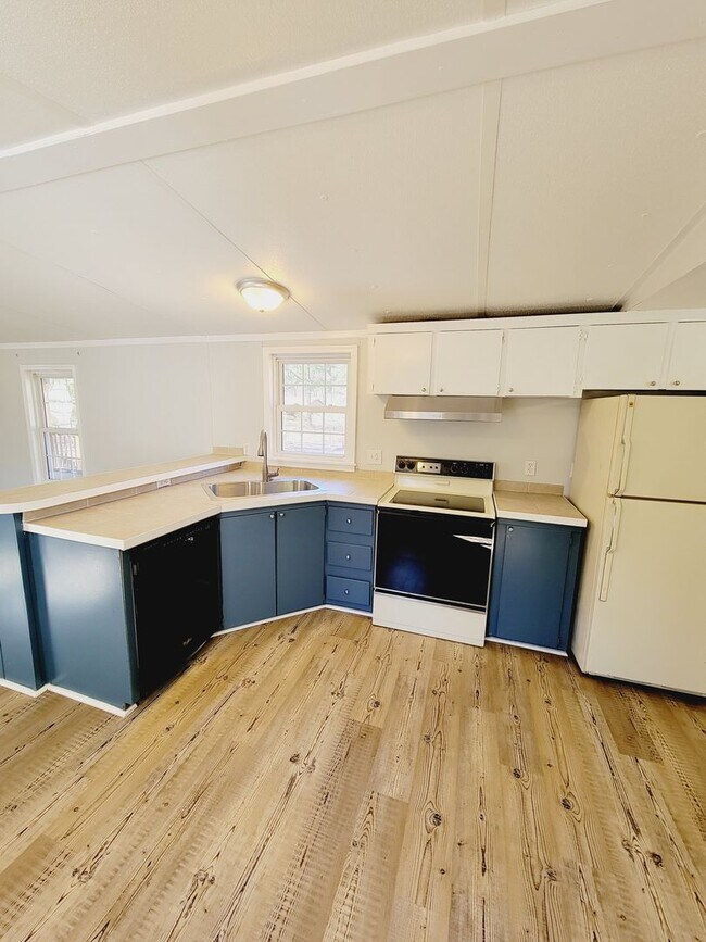 Building Photo - LELAND - Hickory Hollow - 2 Bedroom Mobile...