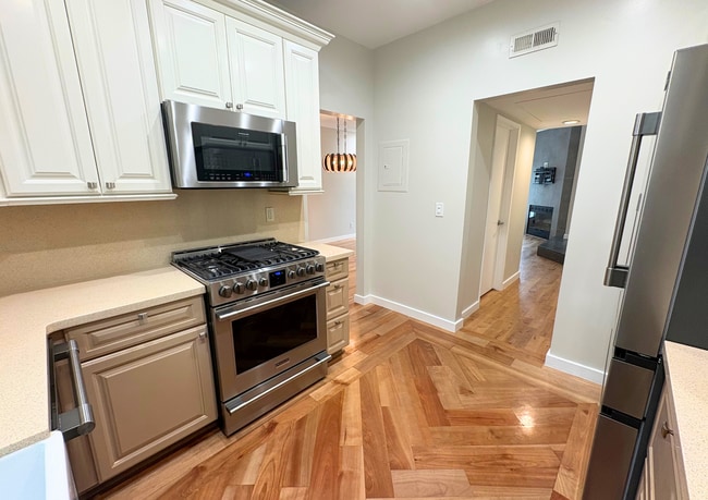 Building Photo - 3952 Richmond St