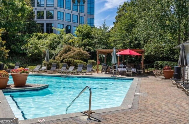 Building Photo - 1250 Parkwood Cir SE