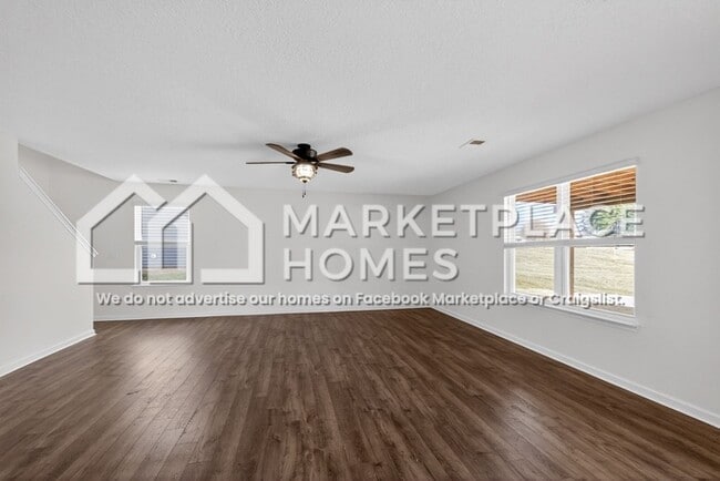 Building Photo - 1067 Evan Ct