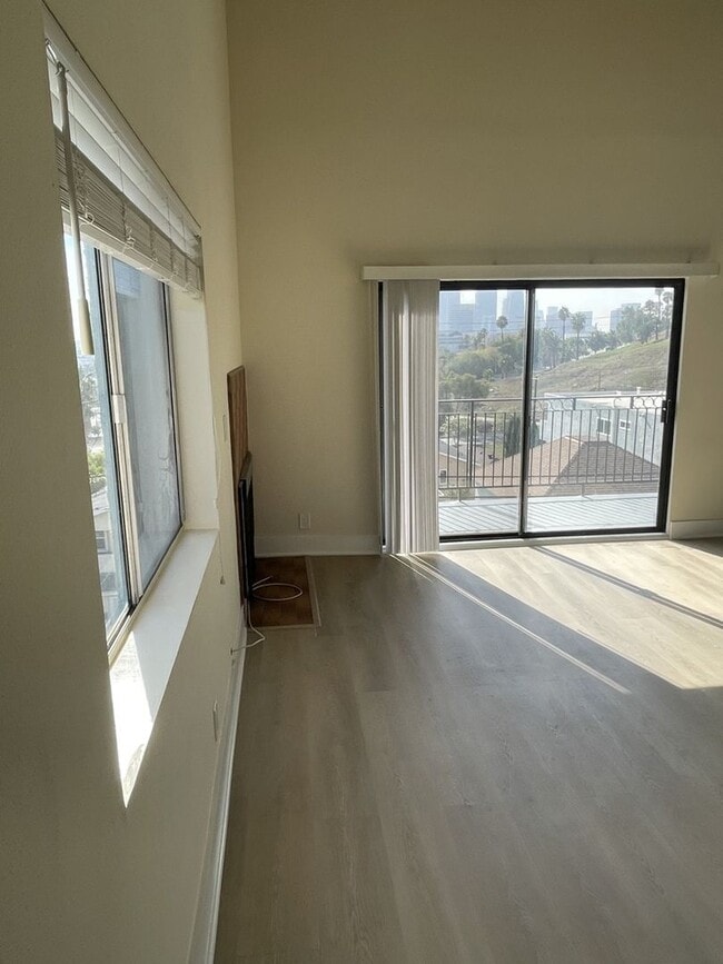 Building Photo - 704 Lookout Dr