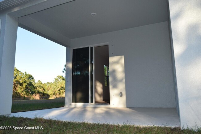 Building Photo - 717 Spoonbill St