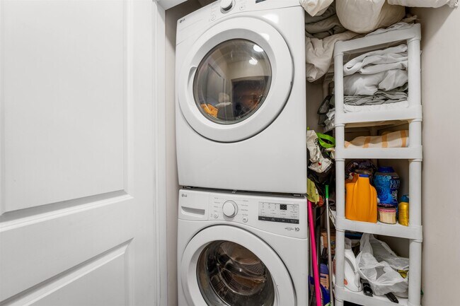 Building Photo - 118 Coles St