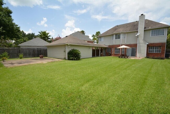 Building Photo - 2114 Avenida La Quinta St
