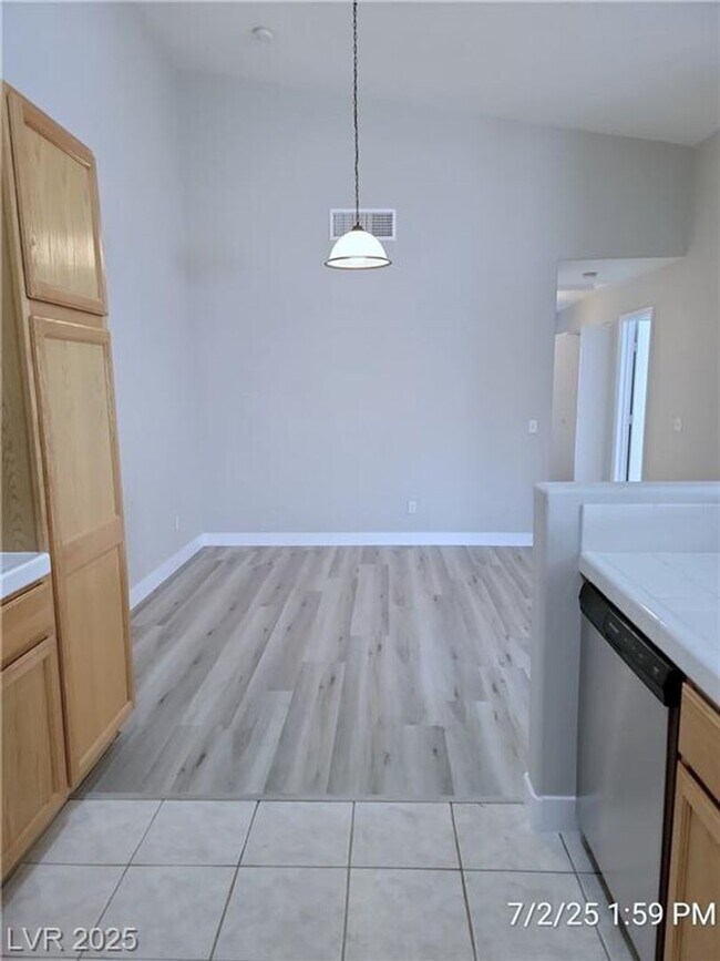 Building Photo - Bright Green Valley Condo in Gated Southpa...