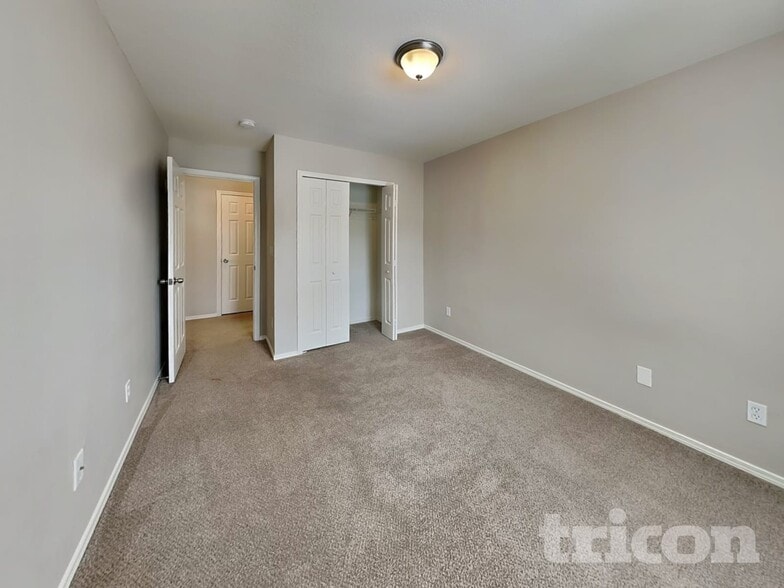 Building Photo - 969 Willow Creek Dr