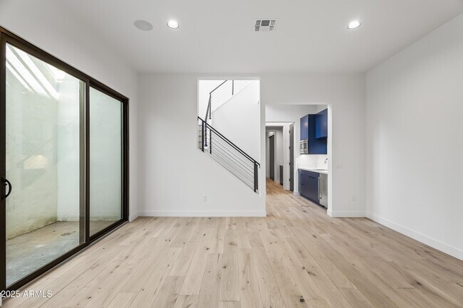 Building Photo - 1538 W Wagon Wheel Dr