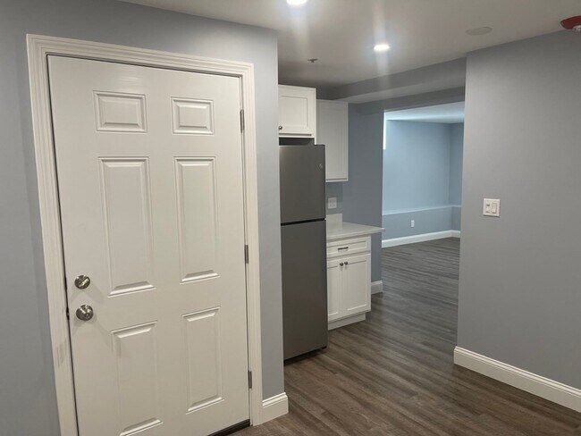 Building Photo - 129 Pleasant St