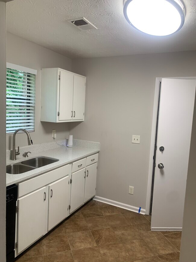 Building Photo - 7095 Birling Dr